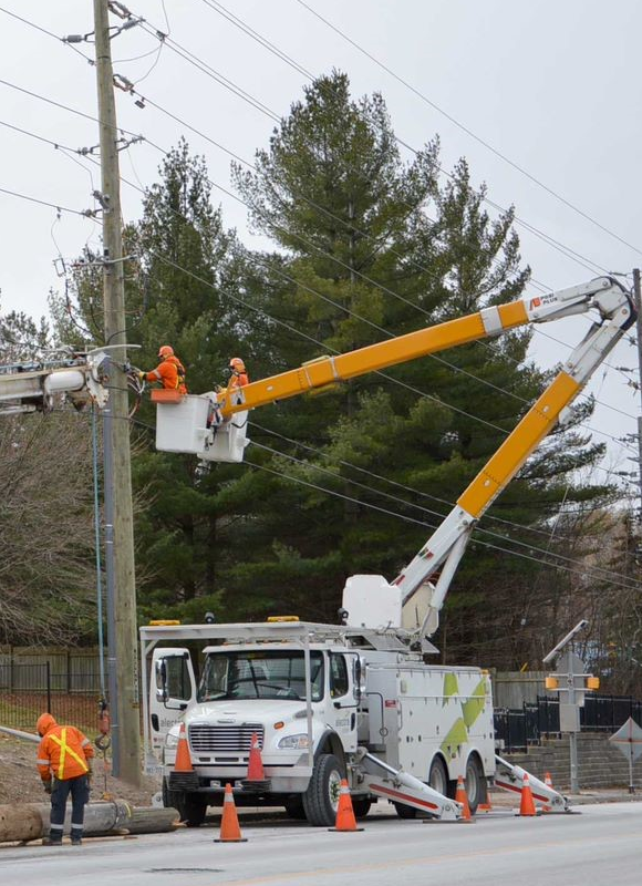 Alectra service crew working on power lines